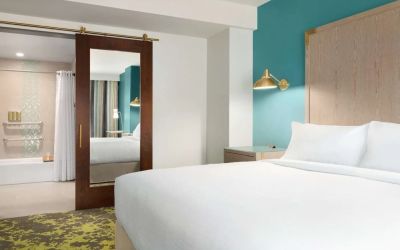 Day use room with natural light at Embassy Suites Boulder.
