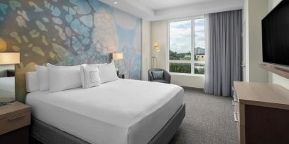 Day use room with natural light at Courtyard Delray Beach.
