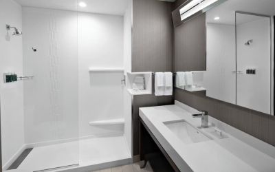 Guest bathroom with shower at Courtyard Delray Beach.
