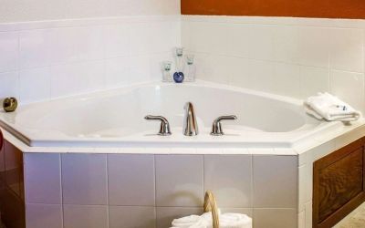 Bathtub available at Rodeway Inn Milford.