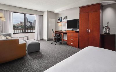 Day use room with living area at Courtyard Bossier City.