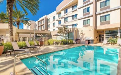 Refreshing outdoor pool at Courtyard By Marriott Santa Ana Orange County.