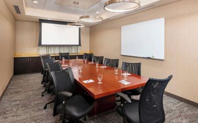 Meeting room at Courtyard By Marriott Santa Ana Orange County.