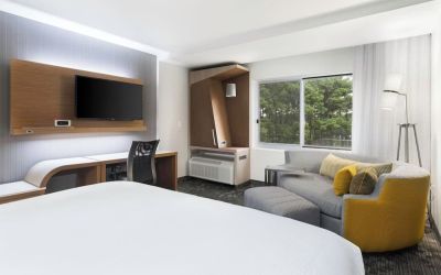 Day use room with sofa and work desk at Courtyard By Marriott Ruston.