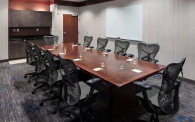 Professional meeting room at Courtyard By Marriott Santa Clarita Valencia.