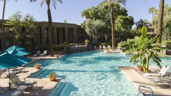 Hotel DoubleTree By Hilton Scottsdale image