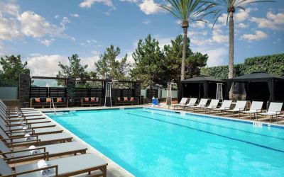 Refreshing outdoor pool at Marriott Del Mar.