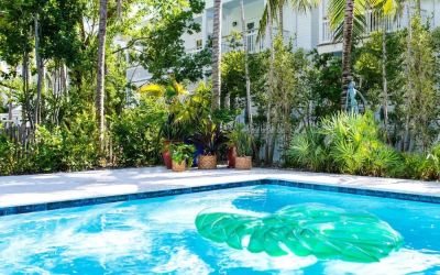 Swimming pool at Parrot Key Hotel & Villas.