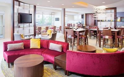 Lobby and coworking lounge at Springhill Suites Carle Place.