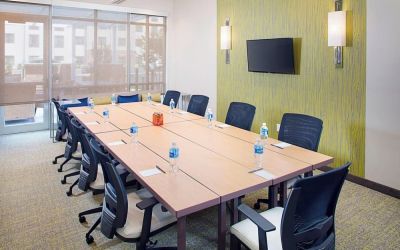 Meeting room at Springhill Suites Carle Place.