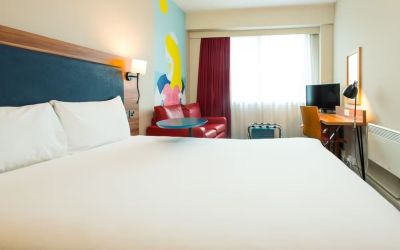 Day use room with work desk and sofa at ibis Styles Birmingham NEC.