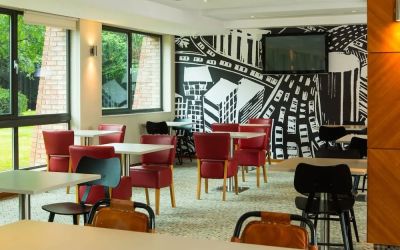 Dining area at ibis Styles Birmingham NEC.