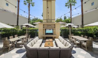 Courtyard perfect for coworking at Hyatt Regency Valencia.