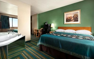 Day use room with tub at Coratel Inn & Suites By Jasper New Richmond.