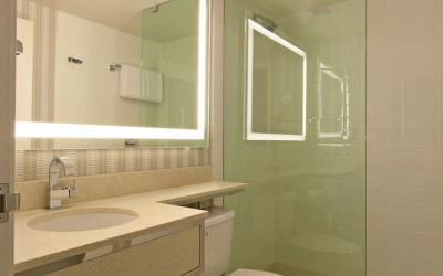 Guest bathroom with shower at The Garland.