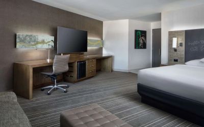 Day use room amenities at Hyatt Regency Dallas.