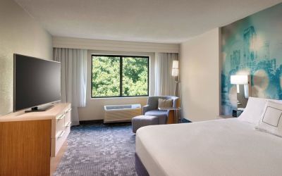 Day use room with natural light at Courtyard By Marriott Charlotte Airport/Billy Graham Parkway.