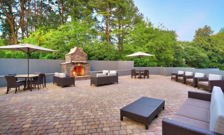 Picnic area perfect for coworking at Courtyard By Marriott Charlotte Airport/Billy Graham Parkway.