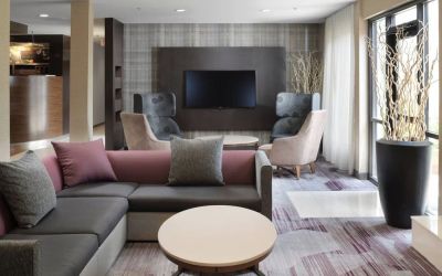 Lobby and coworking lounge at Courtyard By Marriott Dallas DFW Airport North/Irving.
