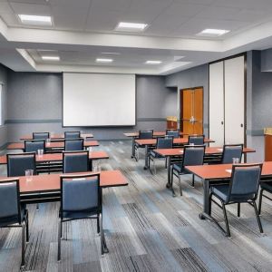 Spacious meeting room at Hyatt HOUSE Fort Lauderdale Airport-South & Cruise Port.