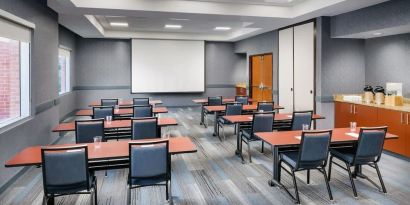 Spacious meeting room at Hyatt HOUSE Fort Lauderdale Airport-South & Cruise Port.