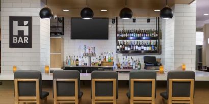 Hotel bar at Hyatt HOUSE Fort Lauderdale Airport-South & Cruise Port.