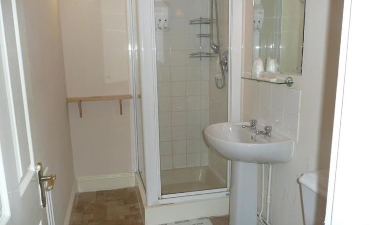Private guest bathroom at Rothwell House Hotel.