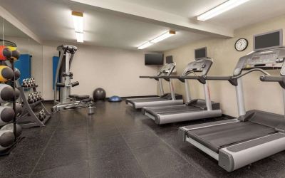 Fitness center at Radisson Hotel Sunnyvale Silicon Valley.