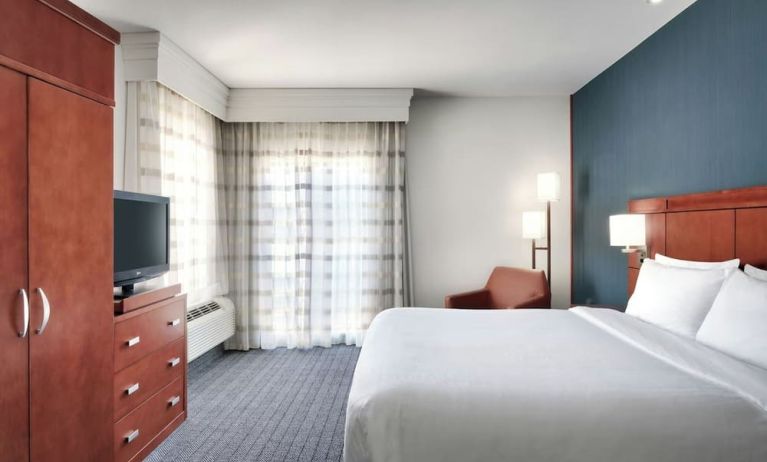 Day use room with natural light at Courtyard By Marriott Houston NASA/Clear Lake.