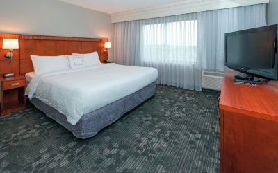 Day use room with natural light at Courtyard By Marriott Montgomery Prattville.