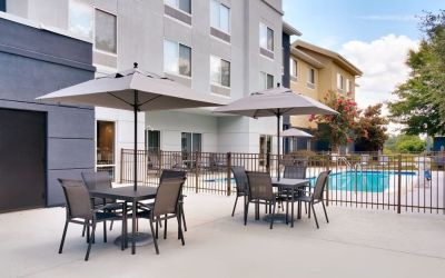 Outdoor seats available at Fairfield Inn & Suites By Marriott Albany.