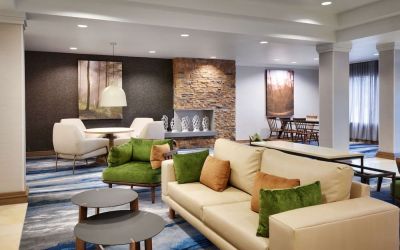 Lobby and coworking lounge at Fairfield Inn & Suites By Marriott Albany.