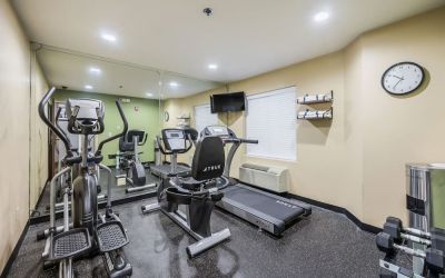 Fitness center at Spark By Hilton Oxford.