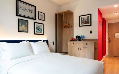 Romantic king room at Hampton By Hilton Budapest City Centre.