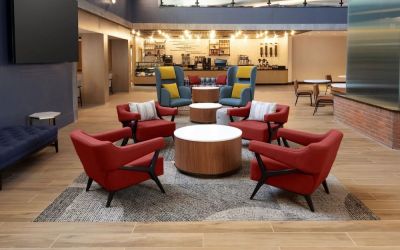 Lobby and coworking lounge at Hyatt Regency Boston/Cambridge.