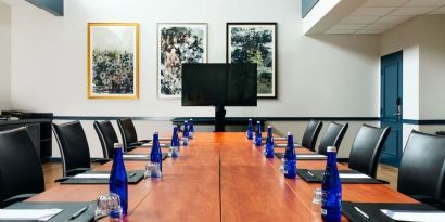 Professional meeting room at Hyatt Regency Boston/Cambridge.