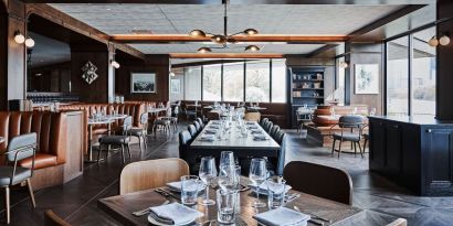 Dining area perfect for coworking at Hyatt Regency Boston/Cambridge.