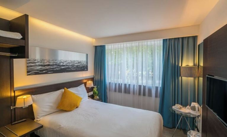 Day use room at Pelican London Residence & Hotel.