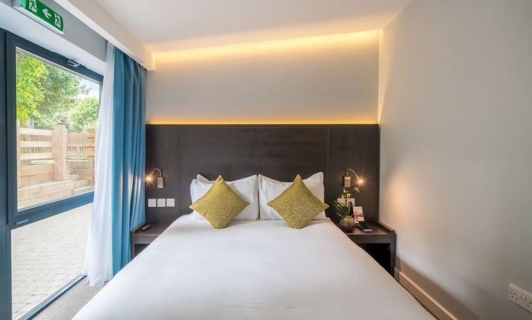 King bed at Pelican London Residence & Hotel.