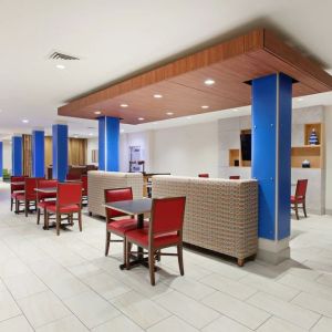 Dining area perfect for coworking at Holiday Inn Express & Suites Corona.