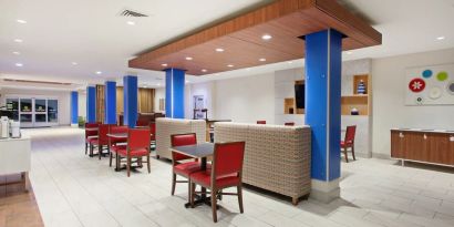 Dining area perfect for coworking at Holiday Inn Express & Suites Corona.