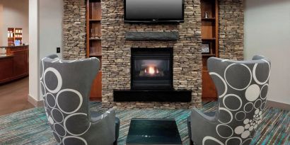 Lobby and coworking lounge at Residence Inn By Marriott Hattiesburg.