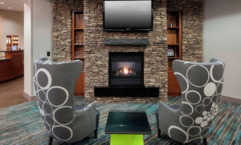 Lobby and coworking lounge at Residence Inn By Marriott Hattiesburg.