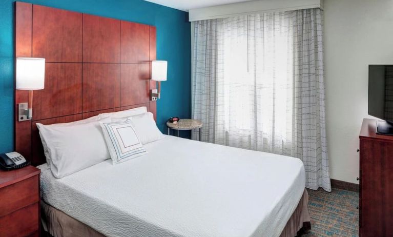 Day use room with natural light at Residence Inn By Marriott Hattiesburg.
