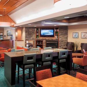 Dining area perfect for coworking at Residence Inn By Marriott Bentonville Rogers.