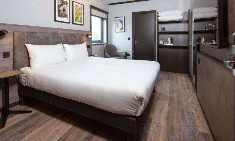 Day use room with workspace at Ibis London Gatwick Airport Hotel.