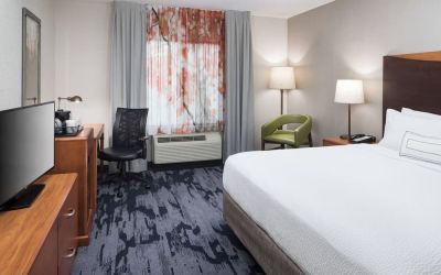 Day use room with work desk at Fairfield Inn & Suites Kansas City Overland Park.