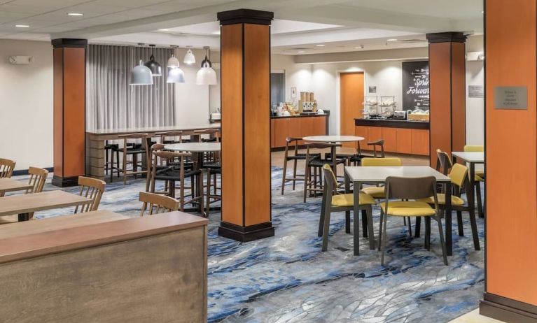 Dining area perfect for coworking at Fairfield Inn & Suites Kansas City Overland Park.