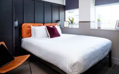 Day use room with natural light at The Chicago Hotel Collection River North.