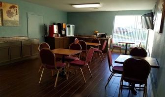 Dining area perfect for coworking at Blue Way Inn & Suites Wichita East.